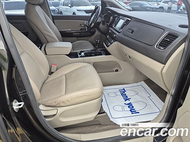 Kia Canival 2016 — photo 10