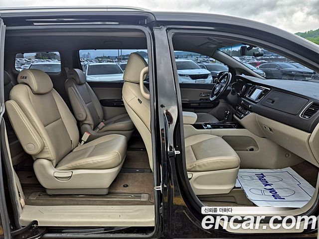 Kia Canival 2016 — photo 11