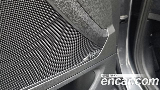 Genesis G80 2019 — photo 33