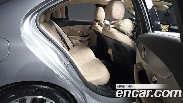 Mercedes-Benz C-Class 2016 — photo 18