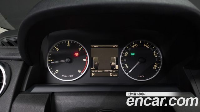 Land Rover Discovery 2010 — photo 8