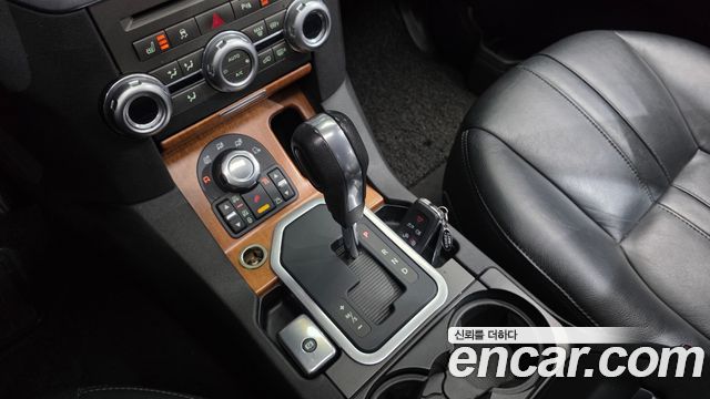 Land Rover Discovery 2010 — photo 9