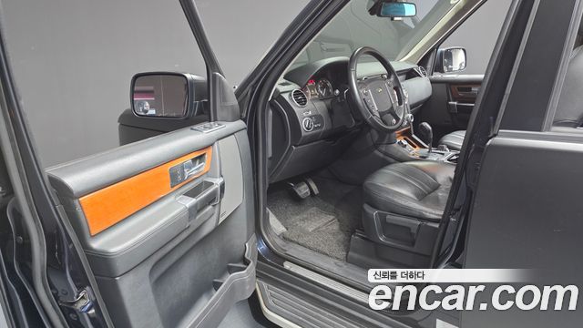 Land Rover Discovery 2010 — photo 10