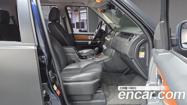 Land Rover Discovery 2010 — photo 11