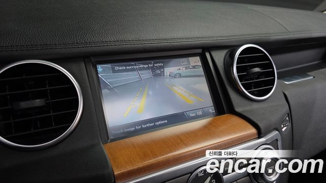 Land Rover Discovery 2010 — photo 15