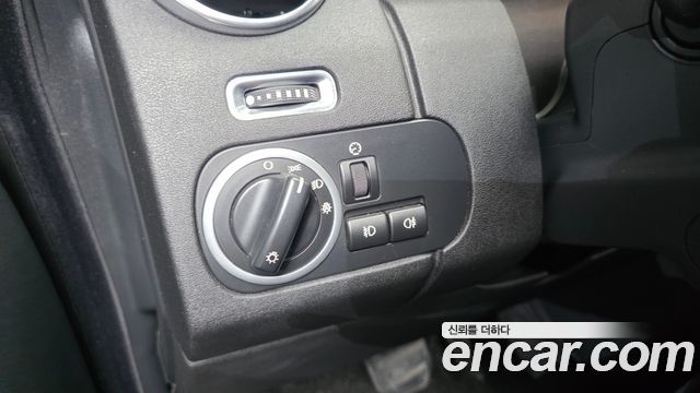 Land Rover Discovery 2010 — photo 16