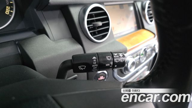 Land Rover Discovery 2010 — photo 17