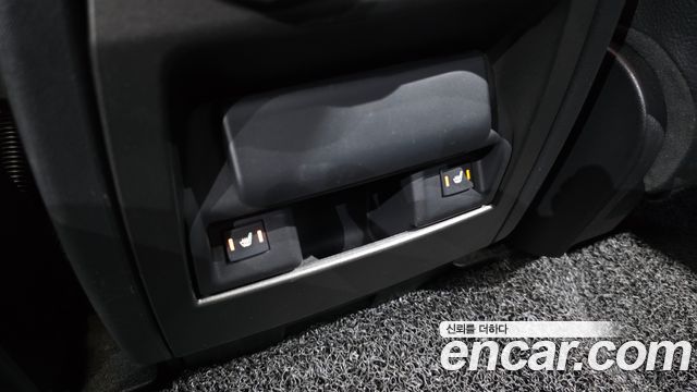 Land Rover Discovery 2010 — photo 18