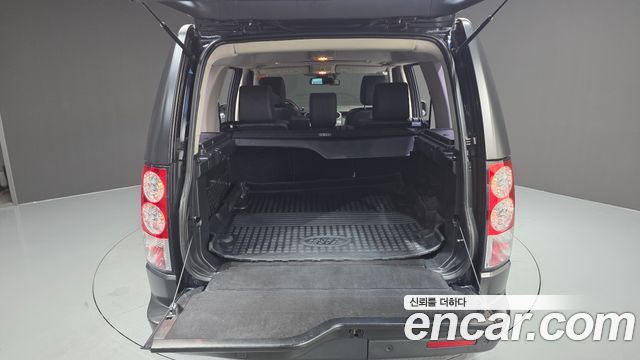 Land Rover Discovery 2010 — photo 20