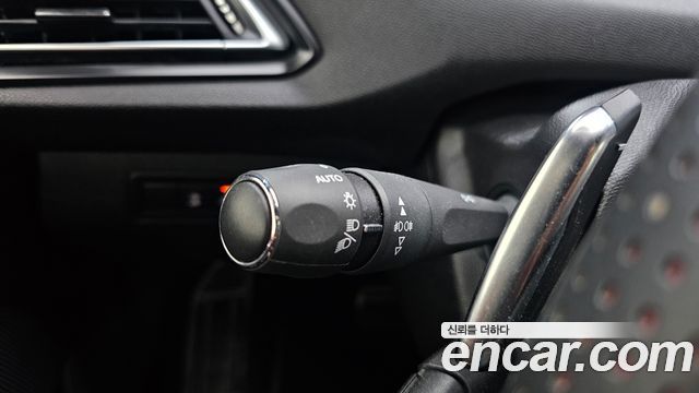 Peugeot 308 2019 — photo 25