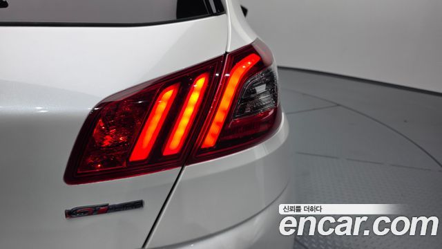 Peugeot 308 2019 — photo 9
