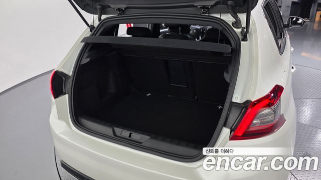 Peugeot 308 2019 — photo 30