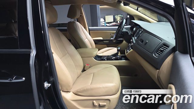 Kia Canival 2020 — photo 17