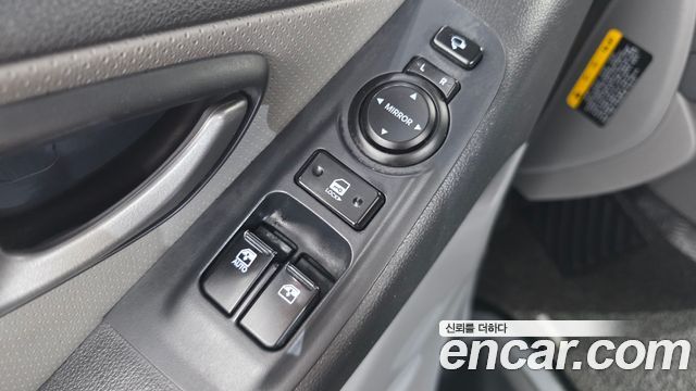 Hyundai Starex 2019 — photo 18