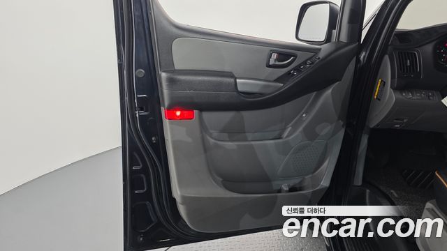 Hyundai Starex 2019 — photo 15