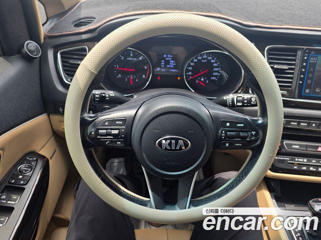 Kia Canival 2019 — photo 11