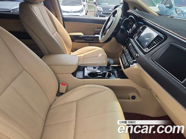 Kia Canival 2019 — photo 18