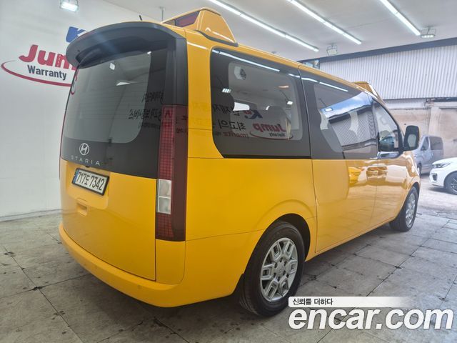 Hyundai Staria 2022 — photo 2