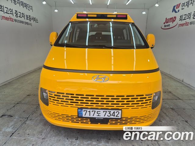 Hyundai Staria 2022 — photo 3