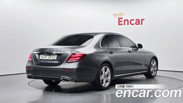 Mercedes-Benz E-Class 2017 — photo 2