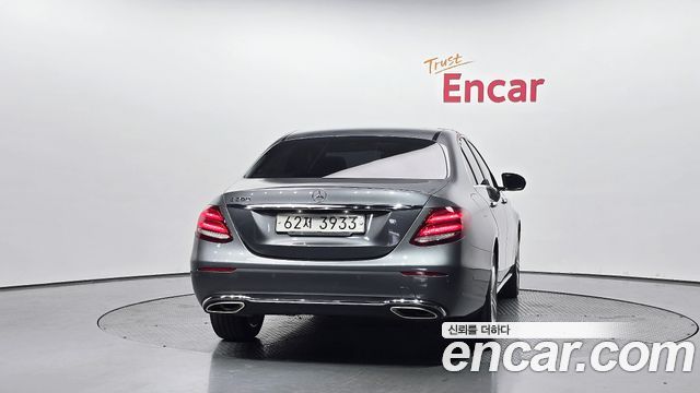 Mercedes-Benz E-Class 2017 — photo 4