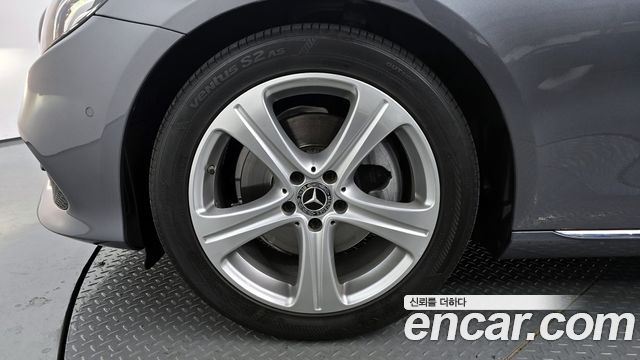 Mercedes-Benz E-Class 2017 — photo 5