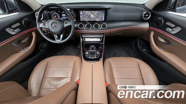Mercedes-Benz E-Class 2017 — photo 10