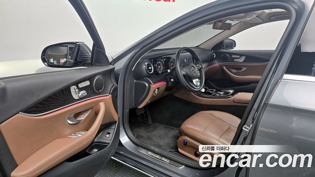 Mercedes-Benz E-Class 2017 — photo 13
