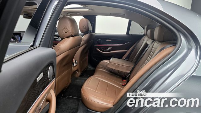 Mercedes-Benz E-Class 2017 — photo 17