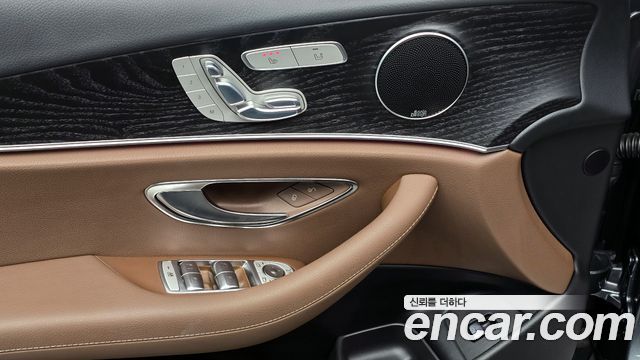 Mercedes-Benz E-Class 2017 — photo 27