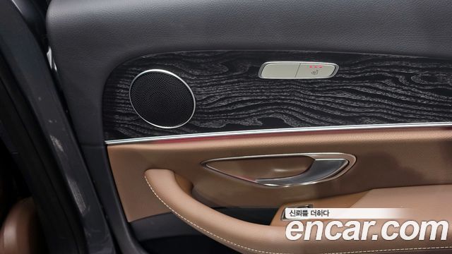 Mercedes-Benz E-Class 2017 — photo 30