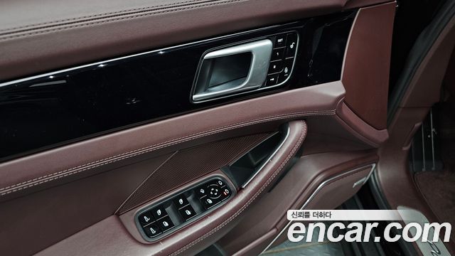 Porsche Panamera 2018 — photo 24