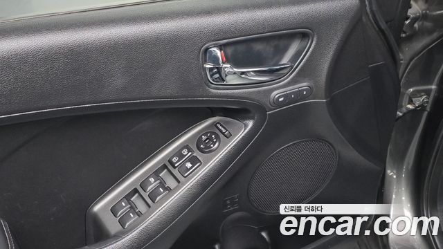 Kia K3 2013 — photo 26