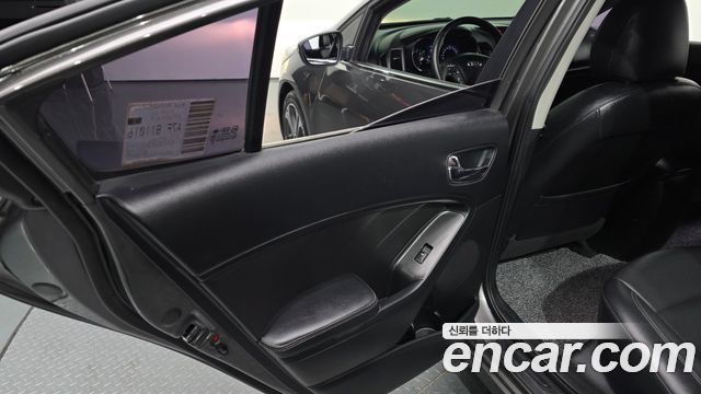 Kia K3 2013 — photo 15