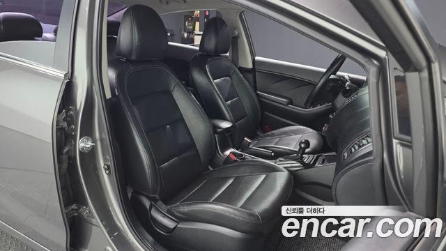 Kia K3 2013 — photo 16