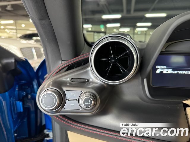 Ferrari F8 2022 — photo 10