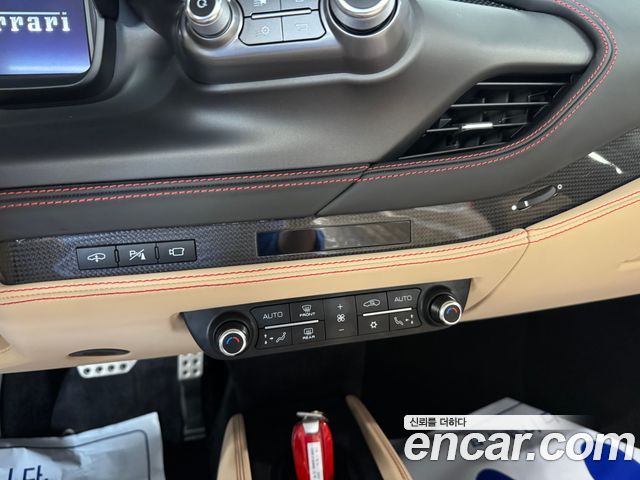 Ferrari F8 2022 — photo 13