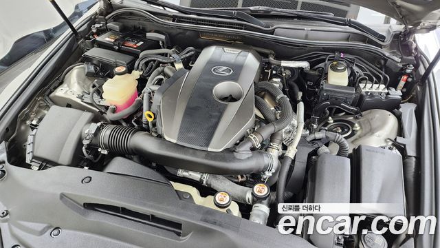 Lexus IS 2019 — photo 6