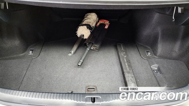 Lexus IS 2019 — photo 26