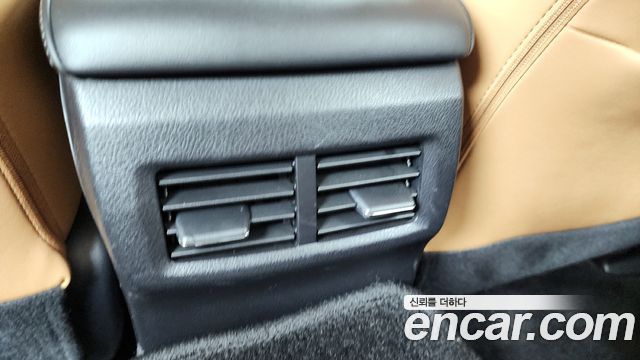 Lexus IS 2019 — photo 33