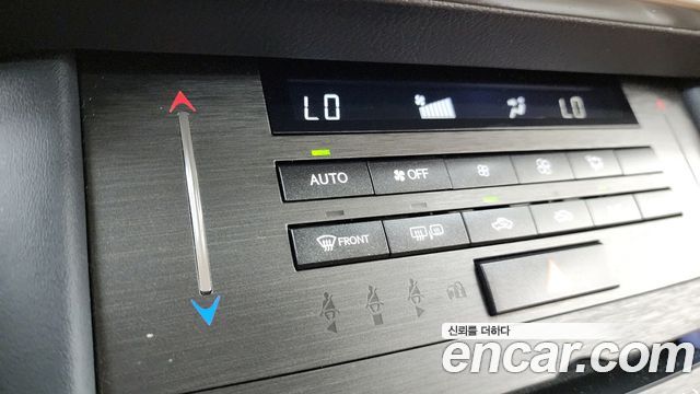 Lexus IS 2019 — photo 34