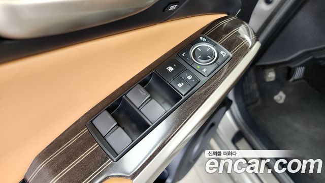 Lexus IS 2019 — photo 35