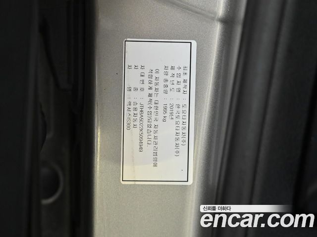 Lexus IS 2019 — photo 40