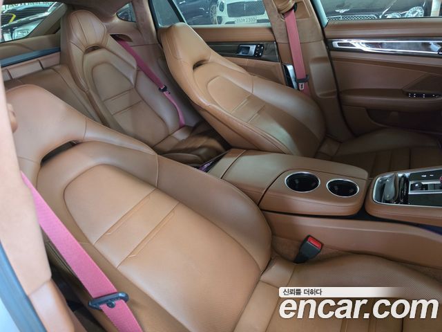 Porsche Panamera 2019 — photo 16
