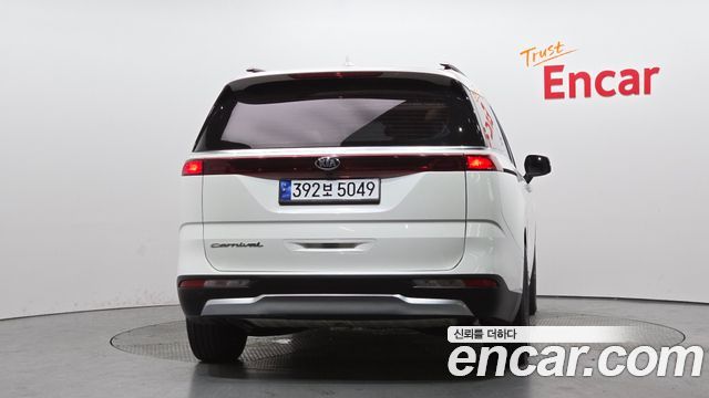 Kia Canival 2021 — photo 4
