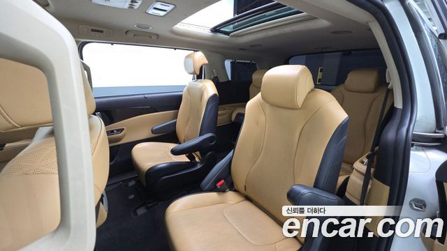 Kia Canival 2021 — photo 12