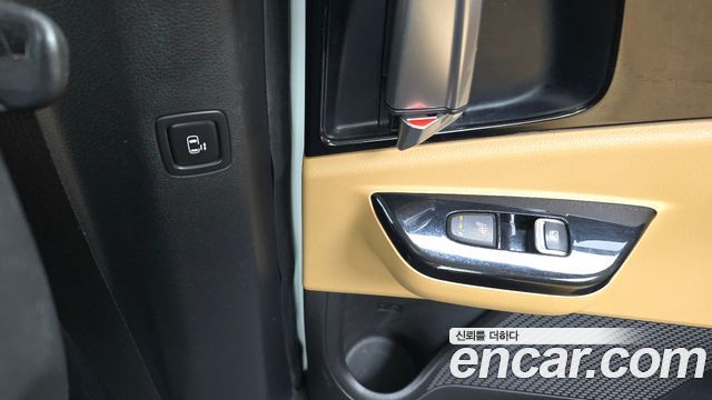 Kia Canival 2021 — photo 19