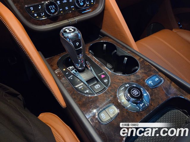Bentley Bentayga 2021 — photo 12