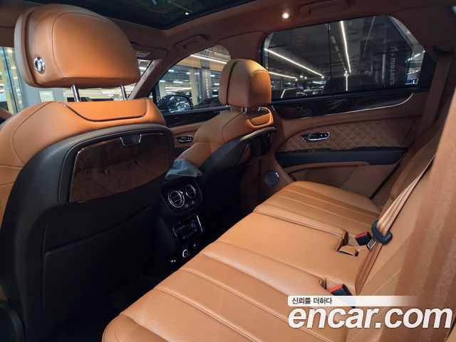 Bentley Bentayga 2021 — photo 16