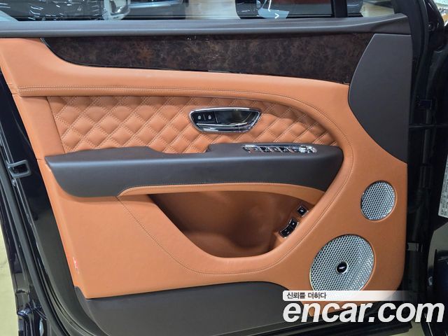 Bentley Bentayga 2021 — photo 17
